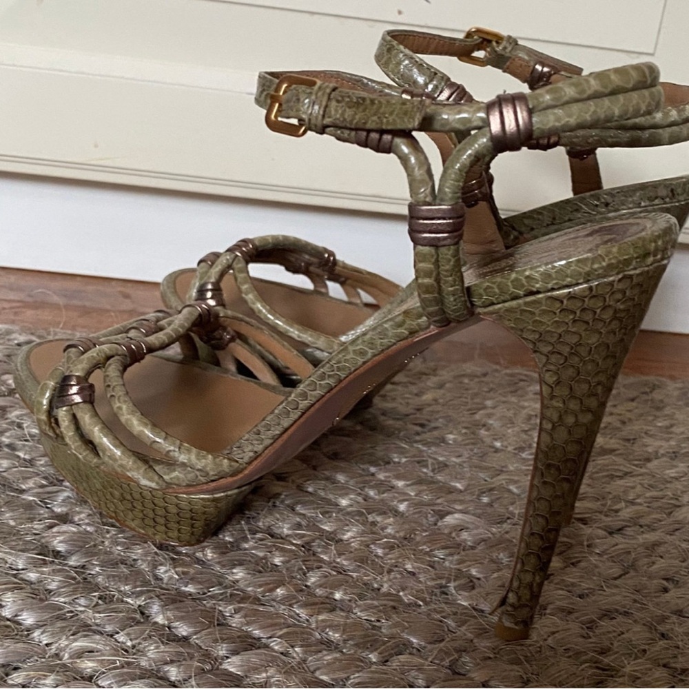 elie tahari khaki green snakeskin sandals
